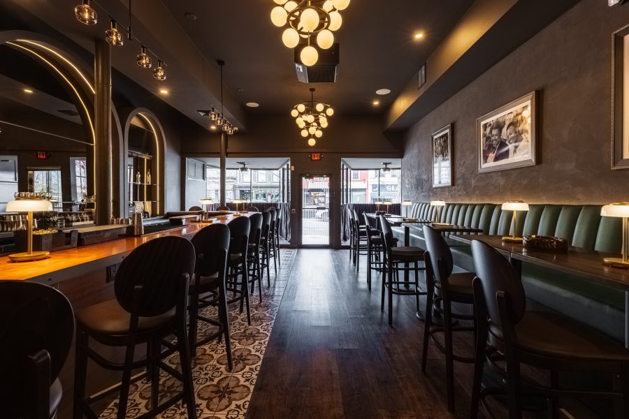 The bar and its arched mirrors